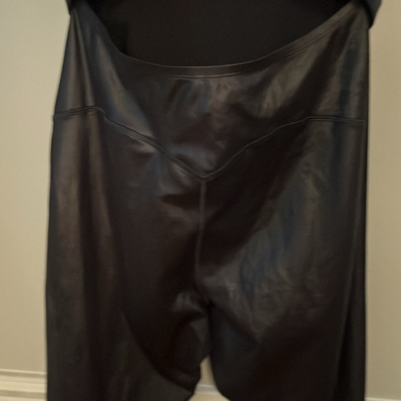 New Fabletics Motion365+ Shine Jumpsuit Black Size XXL/1X Faux Leather Catsuit - Picture 6 of 16